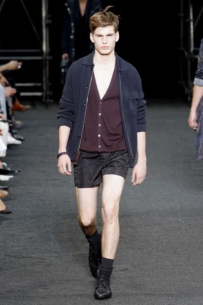 Look 32